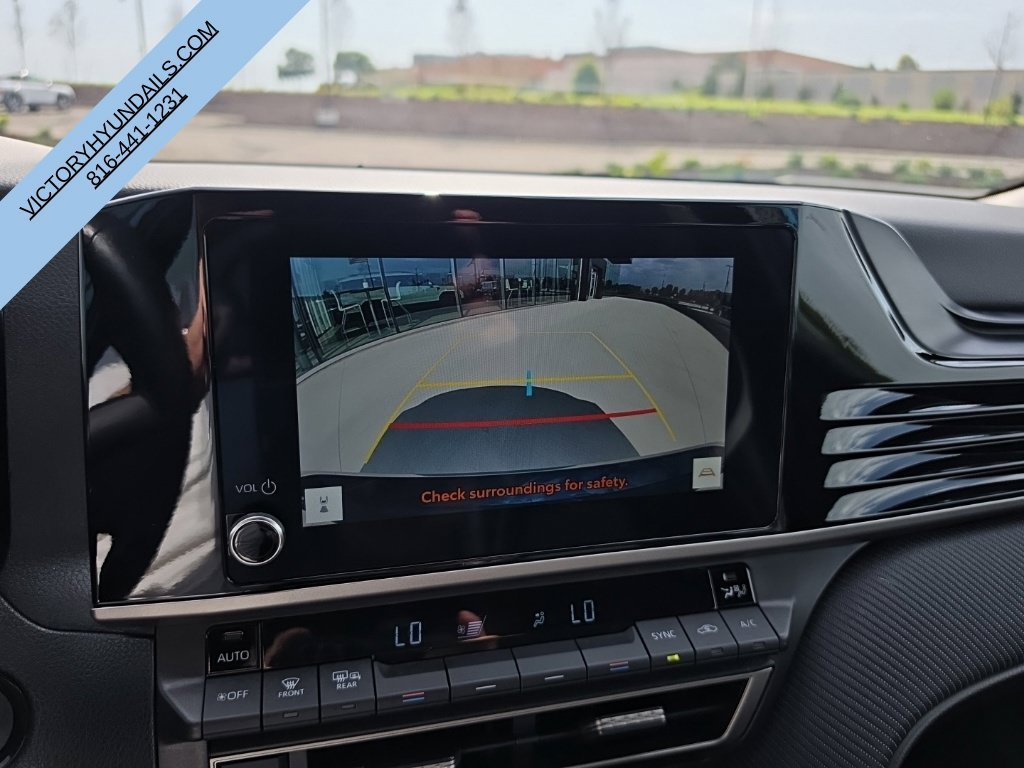 Used 2025  Toyota SE image 17