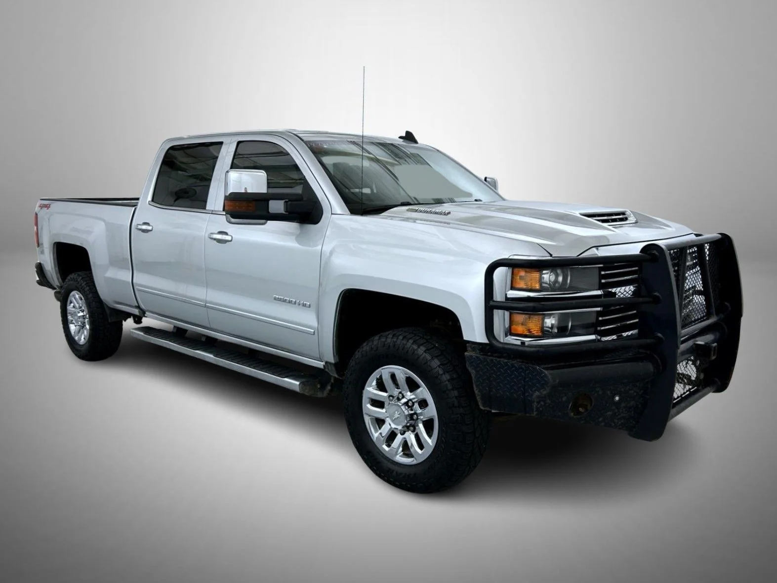 Used 2019 Silver Chevrolet LTZ image 3