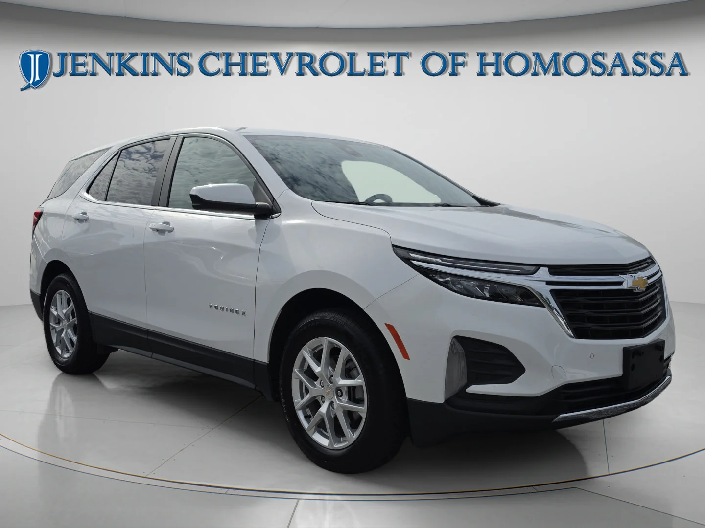 Used 2024 Summit White Chevrolet LT image 2