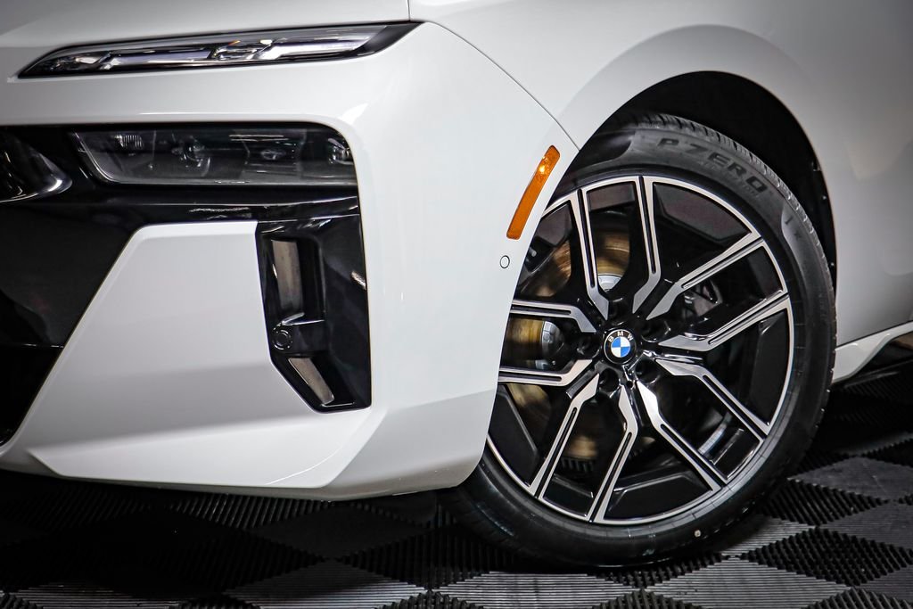 New 2026 Alpine White BMW 760i xDrive image 4