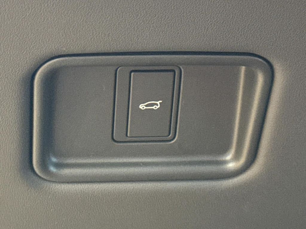 New 2026 Ethereal Frost Satin Land Rover SV Signature Suite image 26