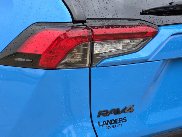 Used 2019 Blue Toyota Adventure image 35