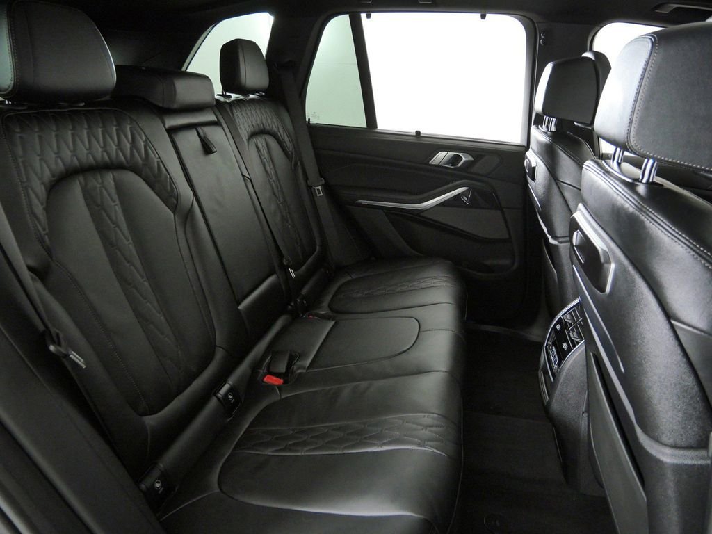 New 2026 Black Sapphire Metallic BMW xDrive40i image 27