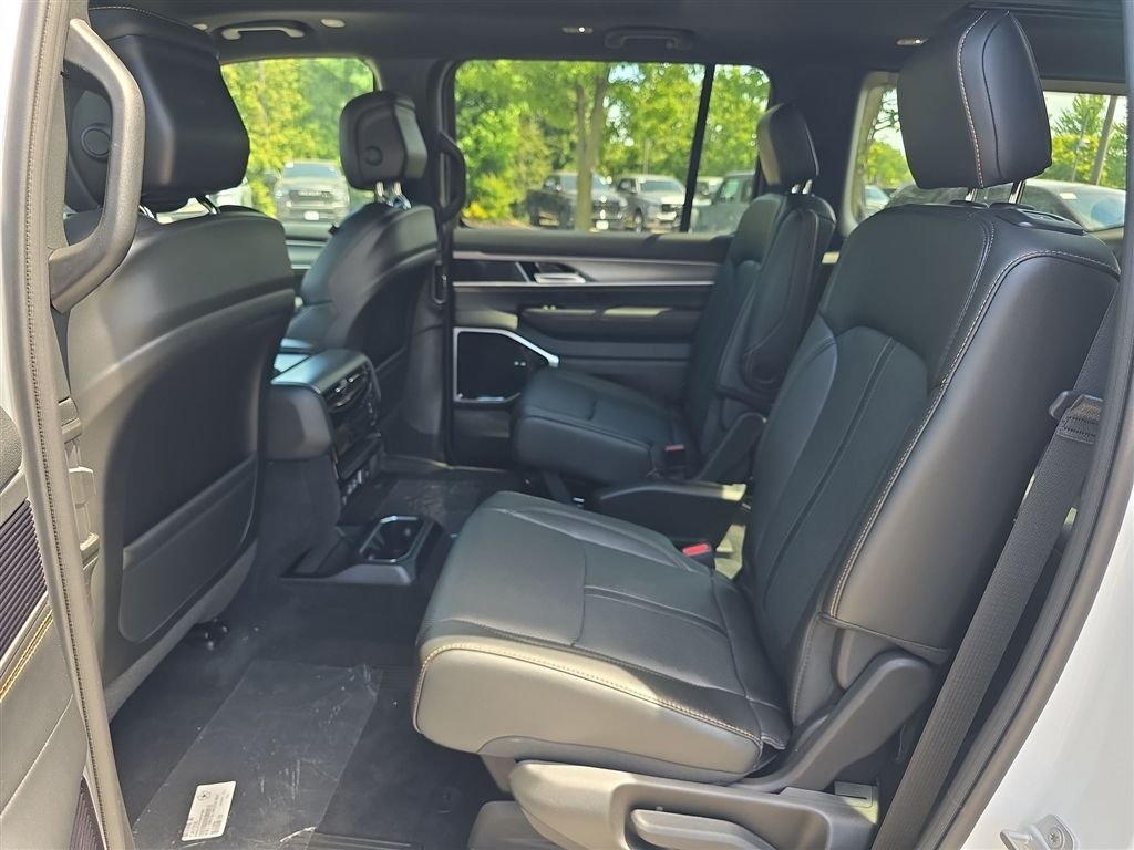 New 2026 Bright White Clear-Coat Exterior Paint Jeep  image 17