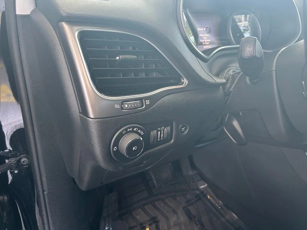 Used 2020 Black Jeep Limited image 18