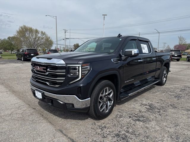 2022 GMC Sierra 4WD Crew Cab Short Box SLT's photo