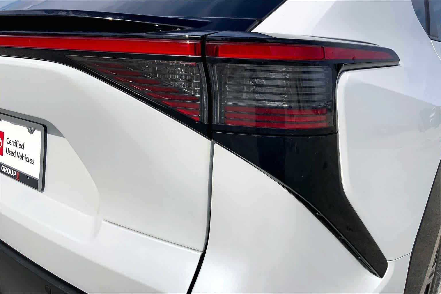 Used 2025 Wind Chill Pearl Toyota XLE image 29