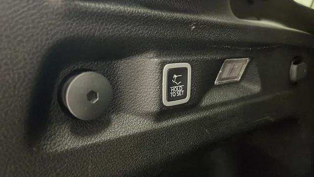 Used 2022 Diamond Black Jeep Limited image 32