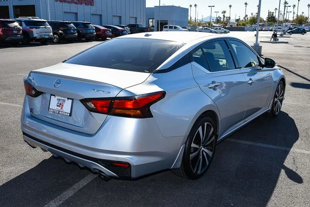Used 2019 Silver Nissan 2.5 Platinum image 5