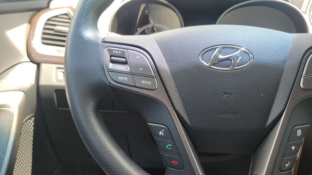 Used 2017 White Hyundai SE image 20