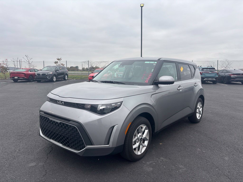 2025 Kia Soul  Hatchback Slide 6
