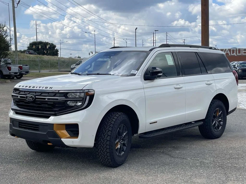 New 2026 Star White Metallic Tri-Coat Ford Tremor® image 7