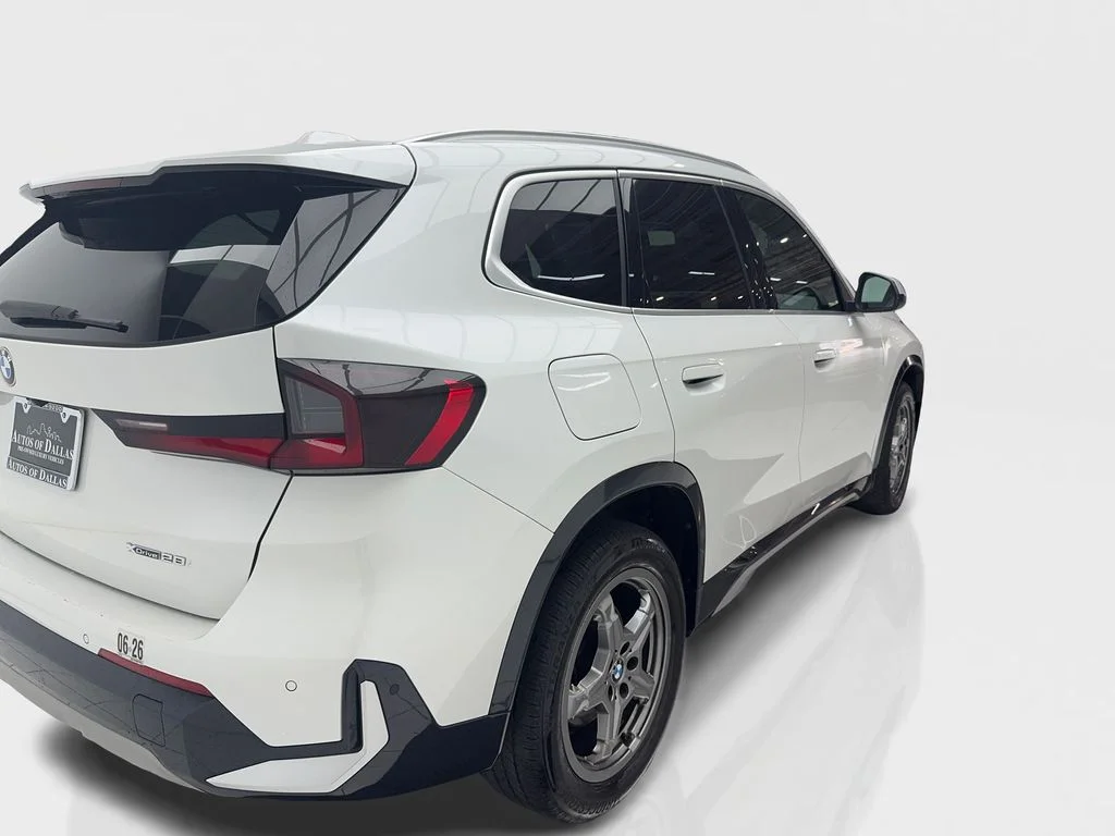 Used 2024 White BMW xDrive28i image 9