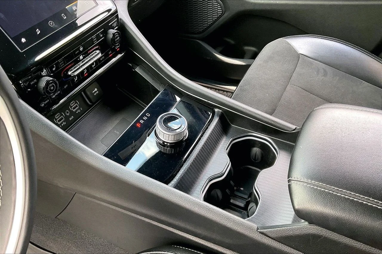 Used 2024 Silver Jeep Altitude X image 33