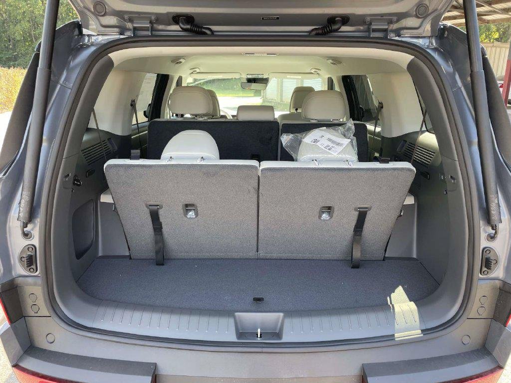 New 2027 Gray Hyundai SEL AWD image 9