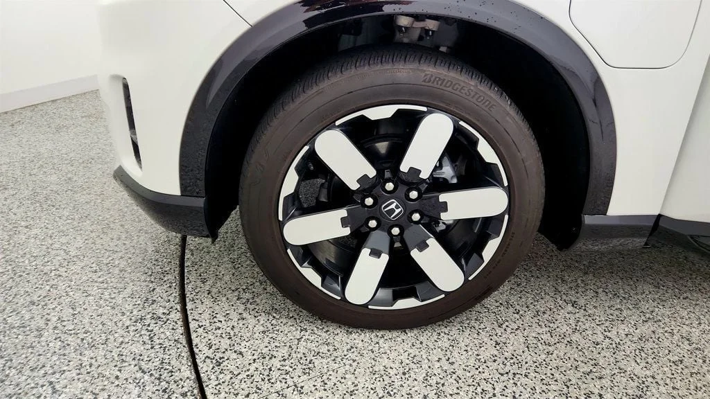 Used 2024 Snowfall Pearl Honda Elite AWD image 9