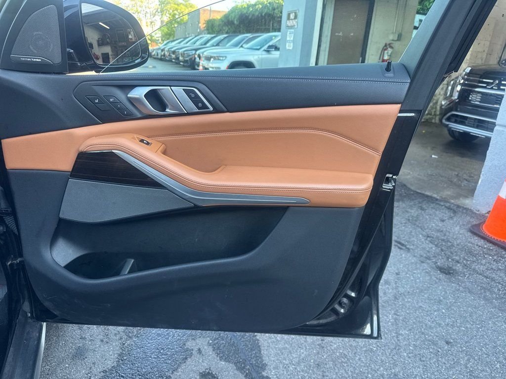 Used 2020 Black BMW xDrive50i image 13