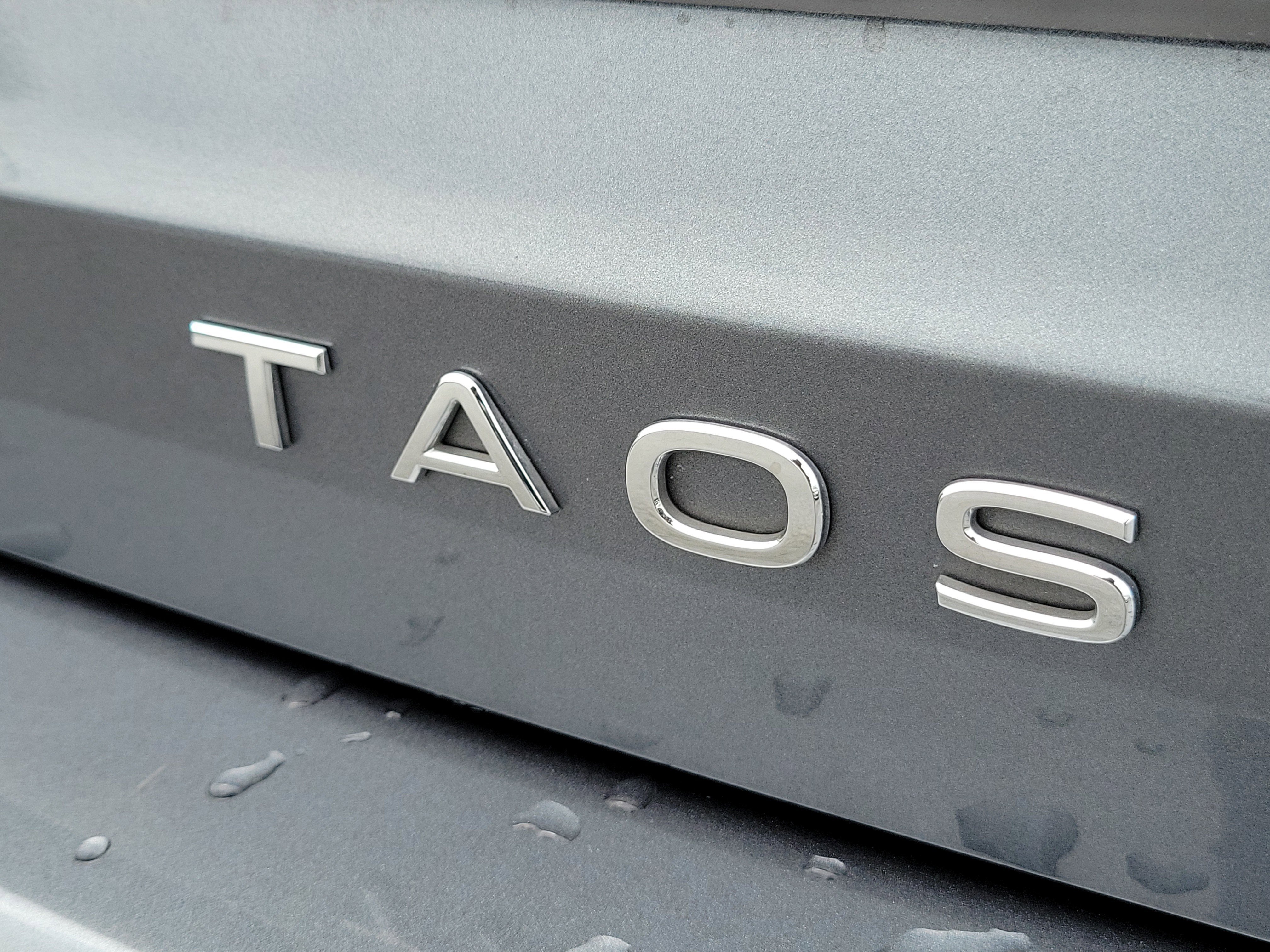 Used 2023 Platinum Gray Metallic Volkswagen SE image 8