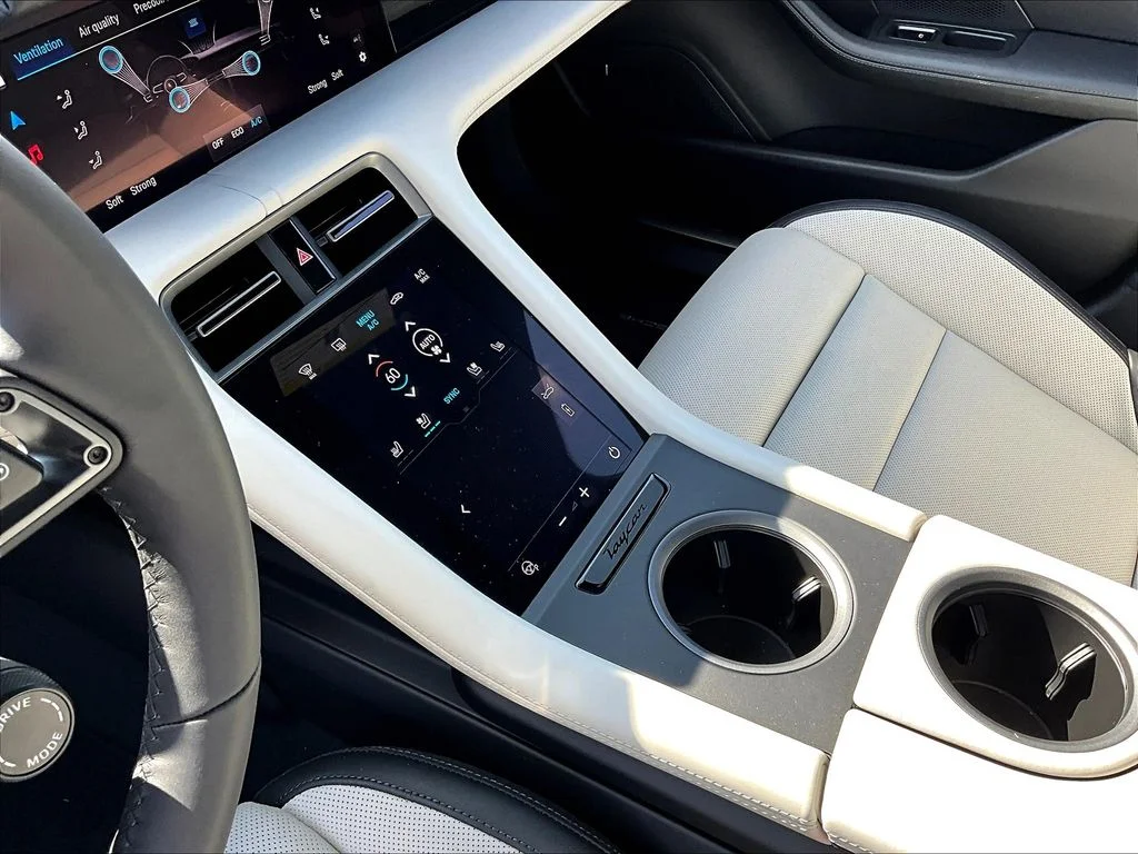 2025 Porsche Taycan Base - Photo 17
