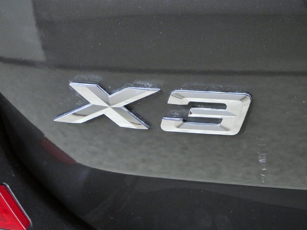 Used 2021 Dark Graphite Metallic BMW xDrive30i image 13