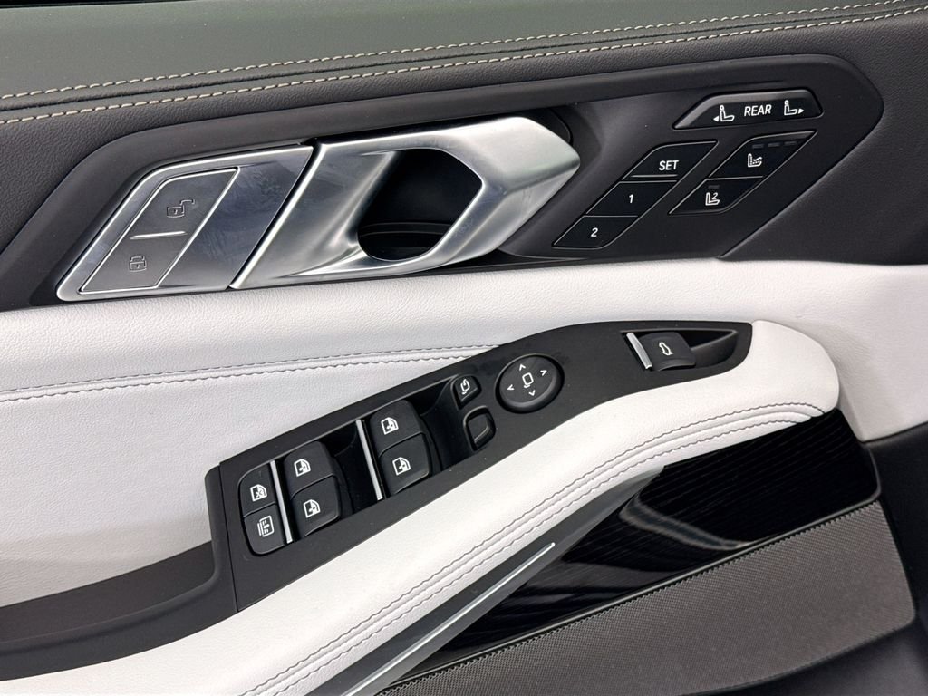New 2027 Carbon Black Metallic BMW xDrive40i image 22