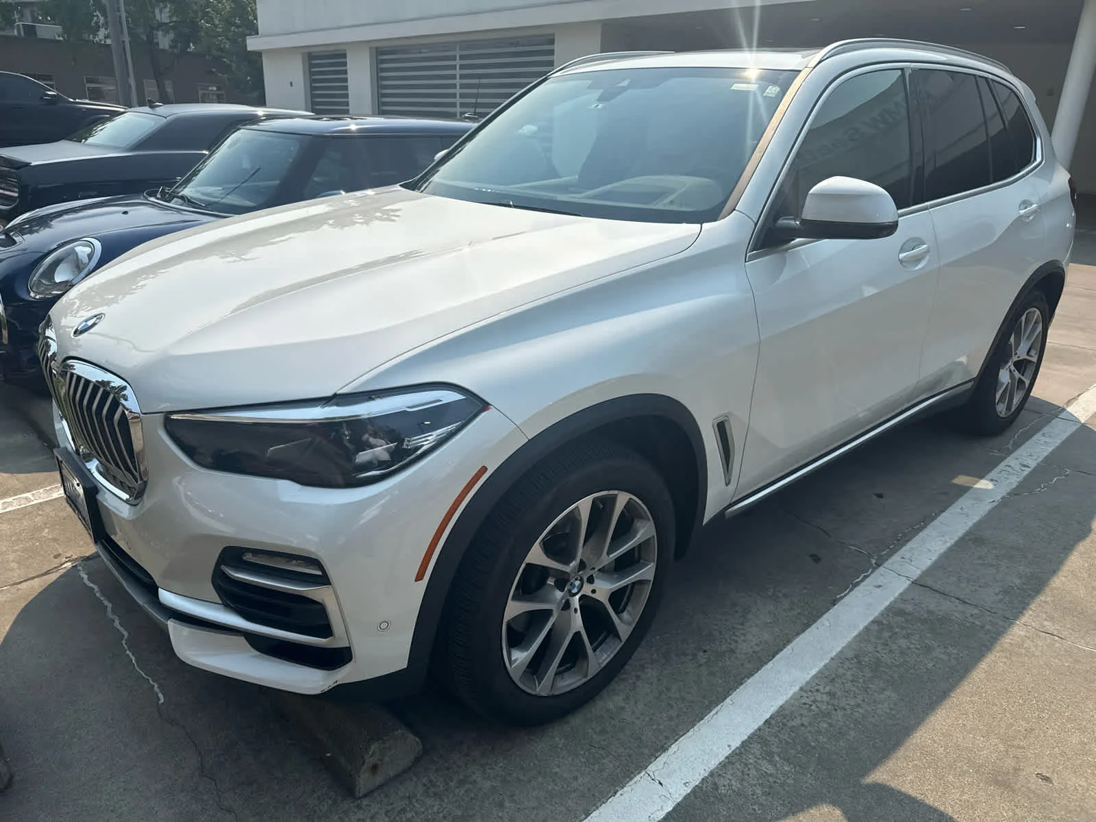 Used 2021 Mineral White Metallic BMW xDrive40i image 2