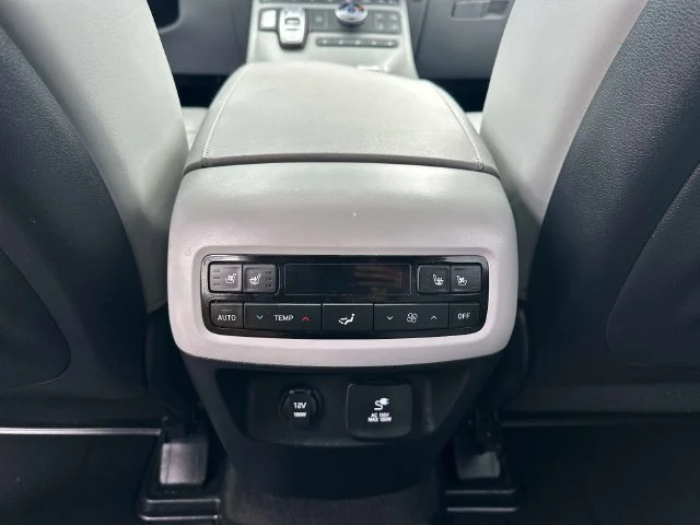 Used 2023 Silver Hyundai SEL image 17