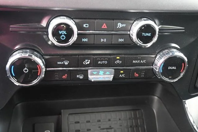 Certified Used 2025 Oxford White Ford XLT image 42