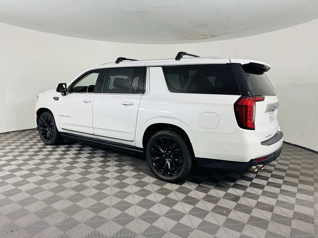 Used 2023 White GMC Denali image 28