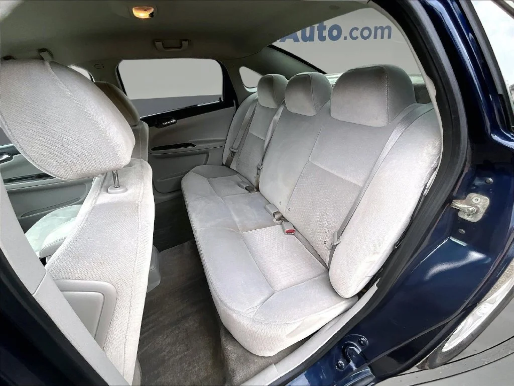 Used 2009 Blue Chevrolet LS image 23