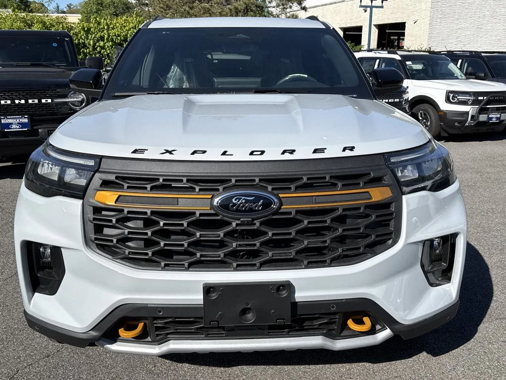 New 2026 White Ford Tremor image 2