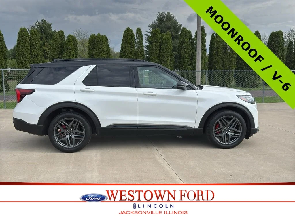 Used 2025 Star White Ford ST image 1