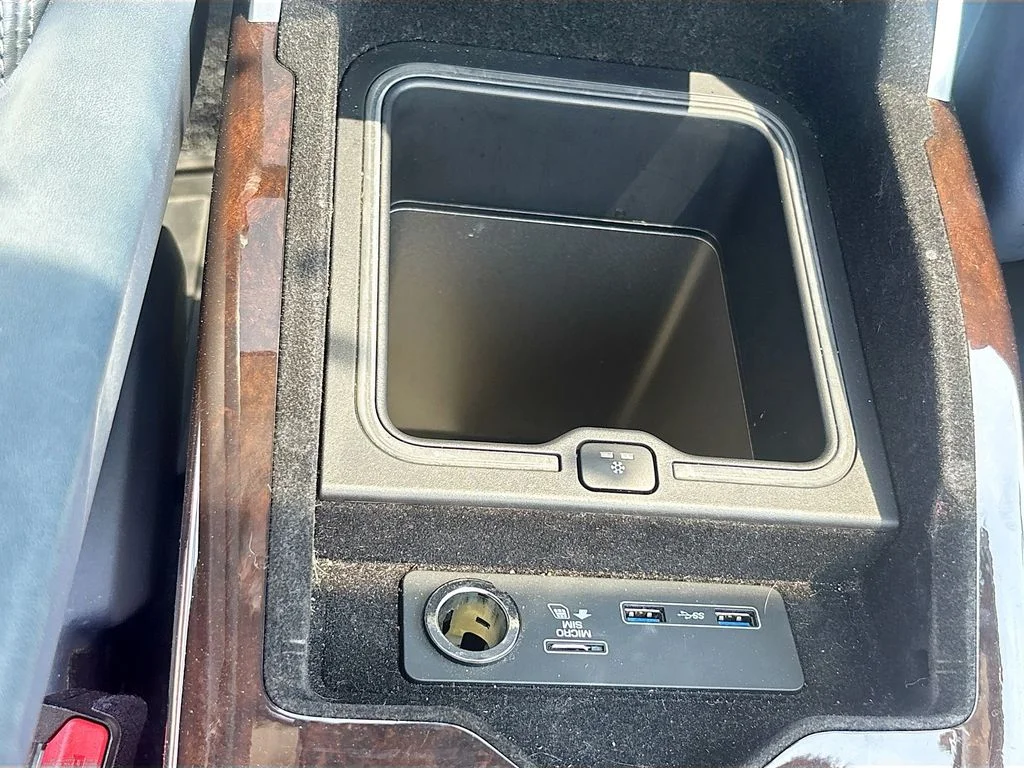 Used 2020 Fuji White Land Rover HSE image 31