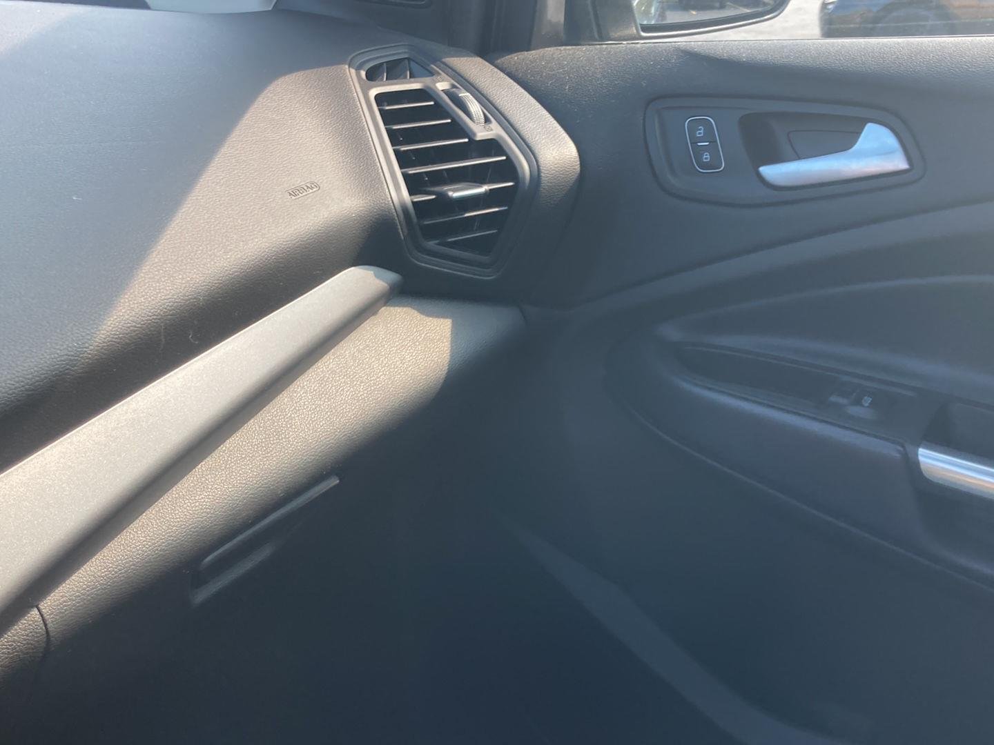Used 2019 Magnetic Ford SE image 21