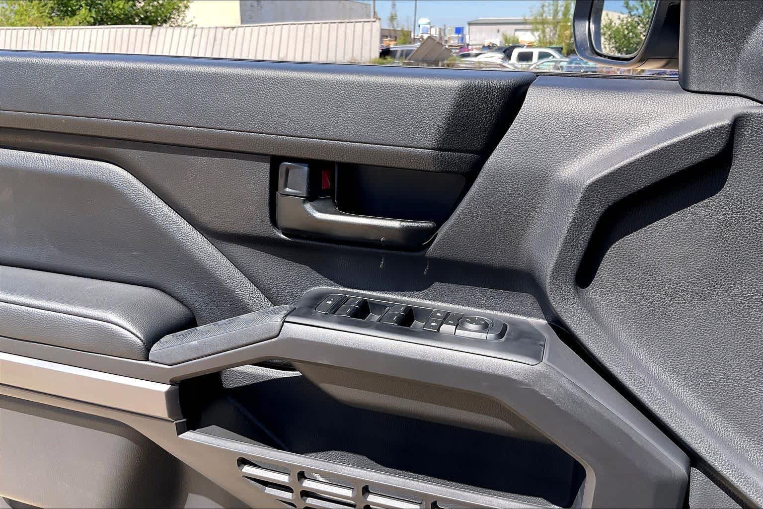 2026 Toyota Tacoma SR5 - Photo 18