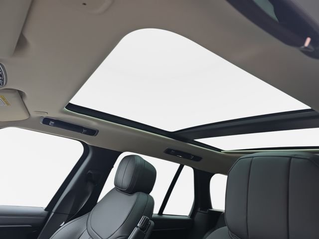 New 2026 Carpathian Grey Land Rover SE image 20