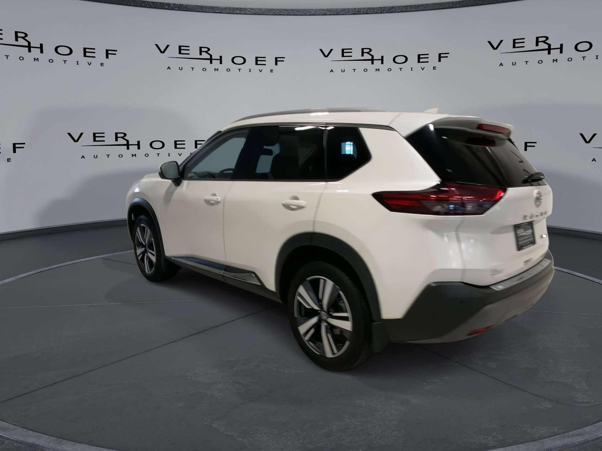 Used 2021 White Nissan SL image 6
