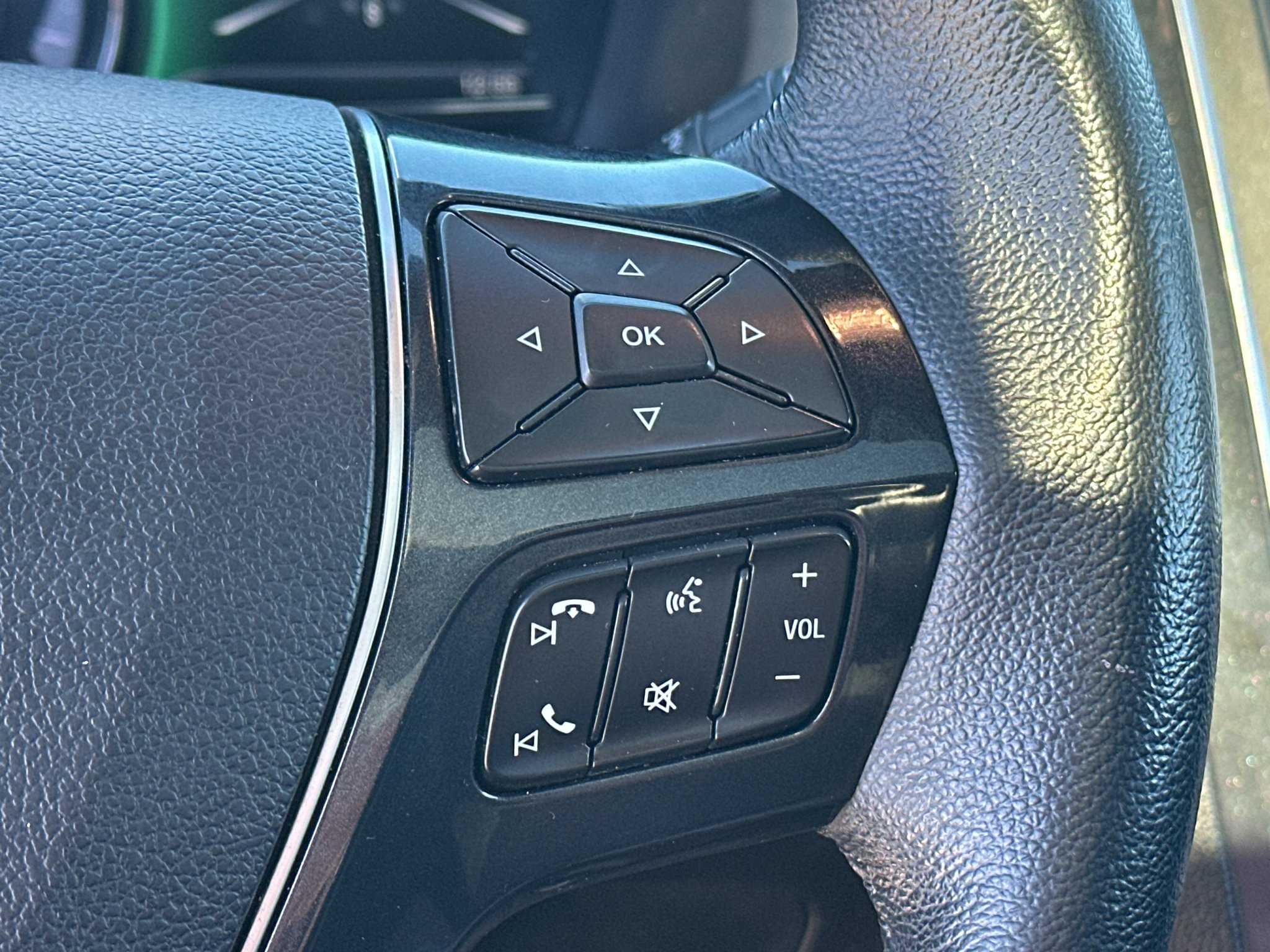 Used 2018 White Platinum Metallic Tri-Coat Ford Limited image 19