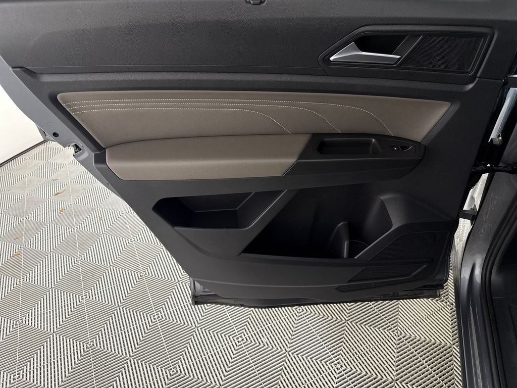 2023 Volkswagen Atlas SE w/Tech - Photo 11