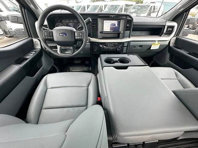 New 2027 Oxford White Ford F-350® XL image 17