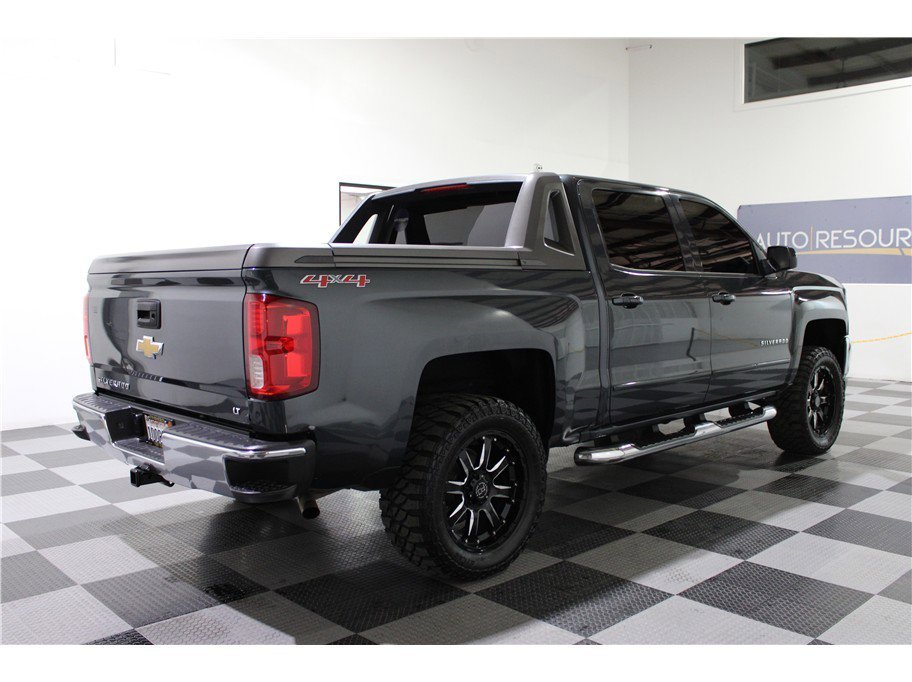 2017 Chevrolet Silverado 1500 LT photo 4