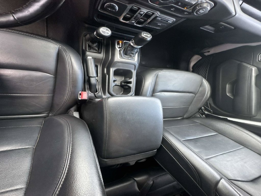 Used 2023 White Jeep Altitude image 45