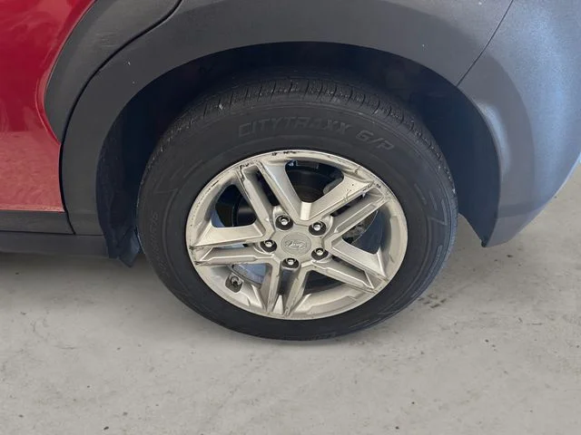 Used 2021 Red Hyundai SE image 14