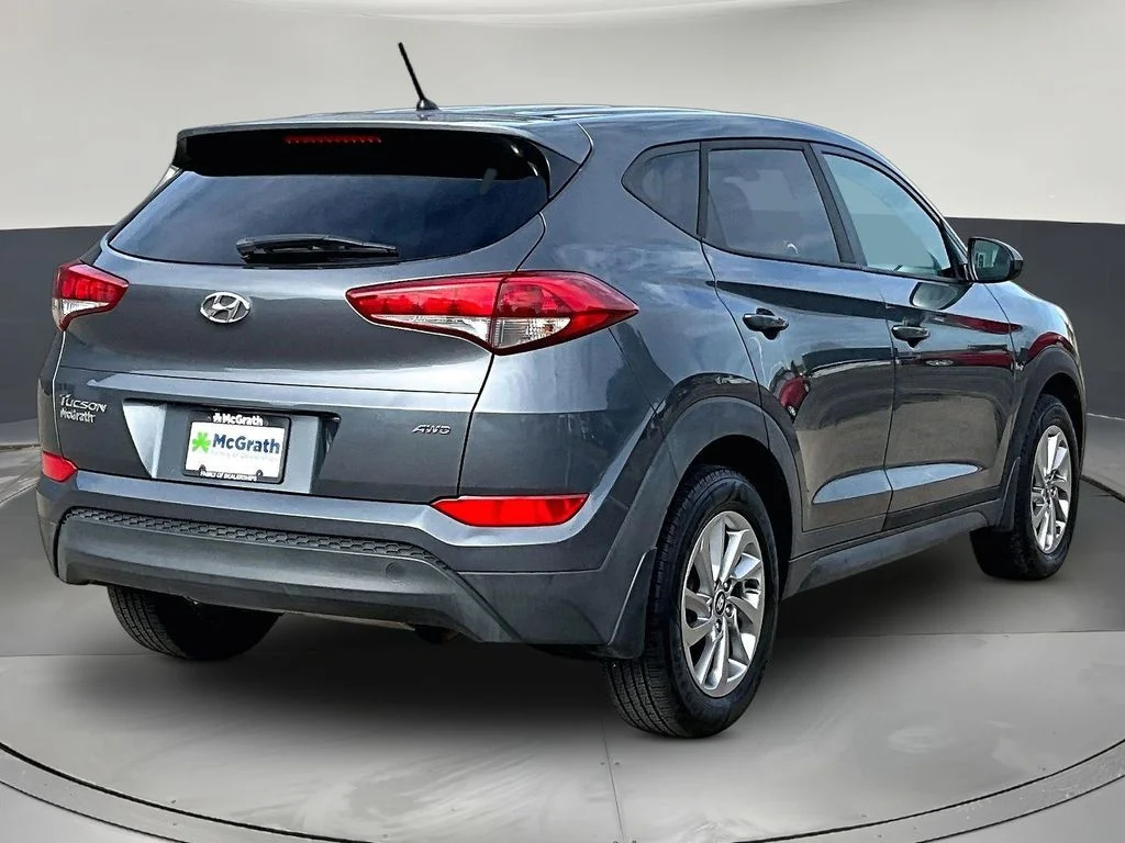 Used 2018 Gray Hyundai SE image 8