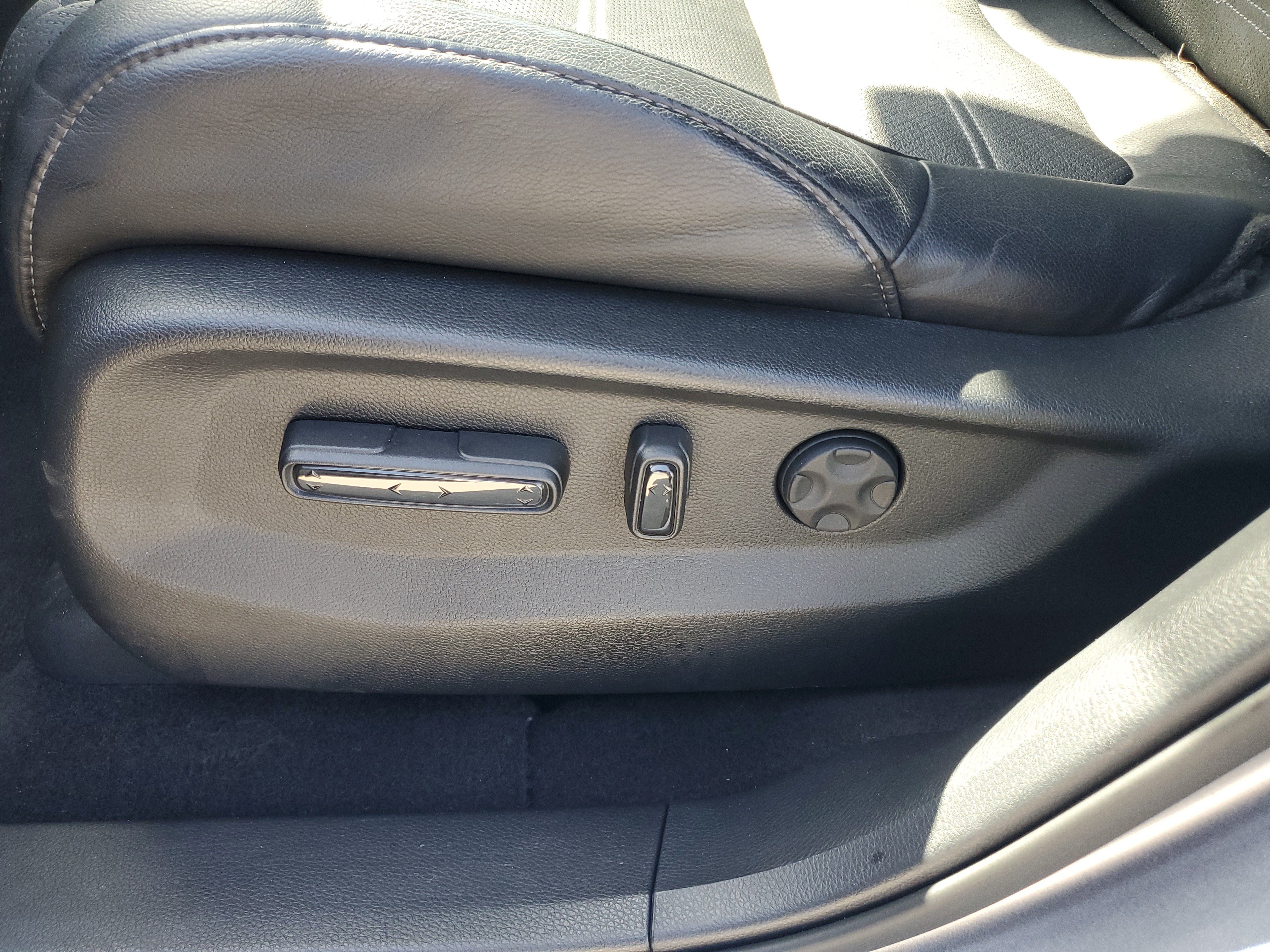Used 2018 Silver Honda EX-L image 24