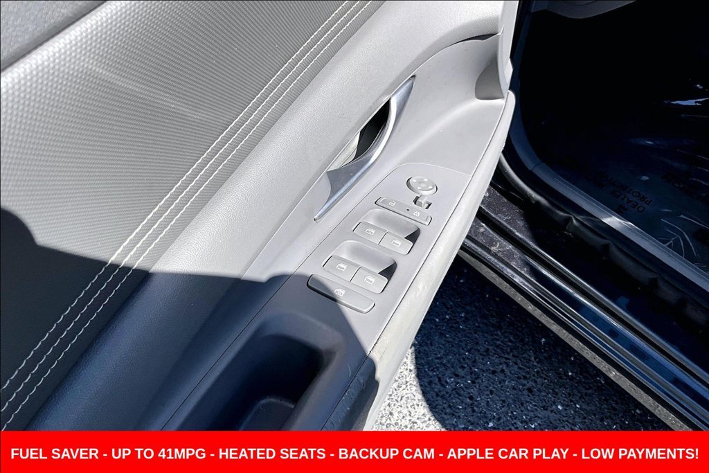 Used 2022 Gray Hyundai SEL image 25