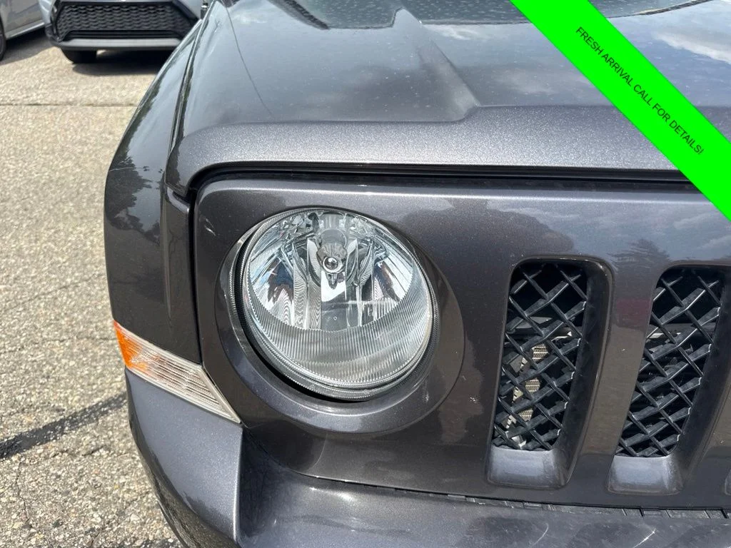 Used 2016 Gray Jeep Latitude image 3