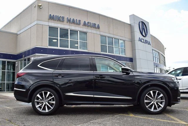 Used 2025 Majestic Black Pearl Acura SH-AWD TECH image 4