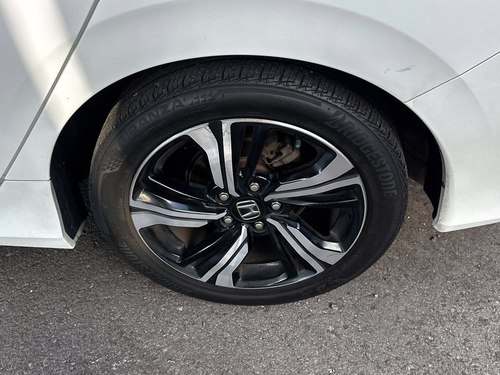 Used 2017 White Orchid Pearl Honda Touring image 20