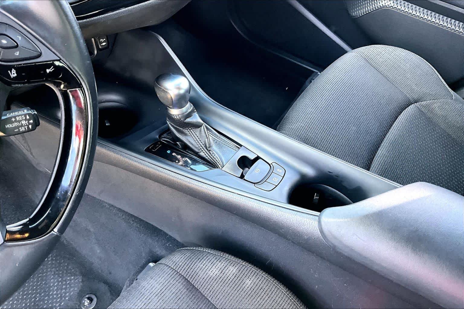 Used 2018 Silver Knockout Metallic Toyota XLE Premium image 16